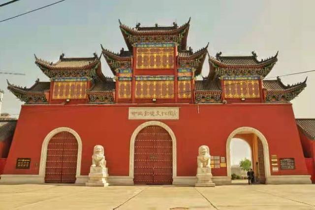 河南禹州有一座皇家园林建筑，收藏的钧瓷艺术珍宝让人惊艳